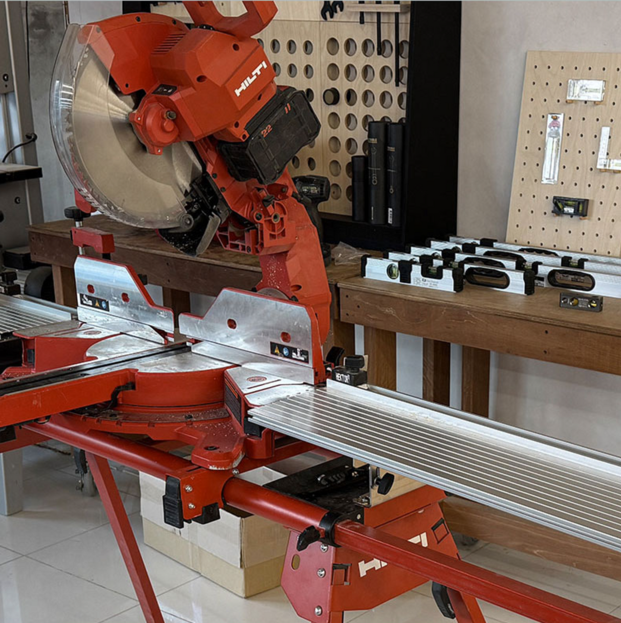 HEKTOR Hek Guide - Miter Saw Extension System | Signature Tools